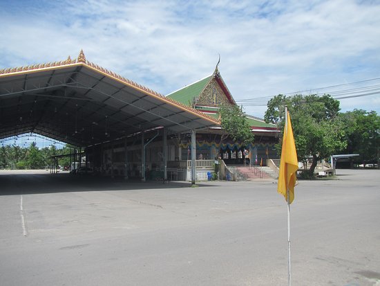Wat Rat Charoen Tham