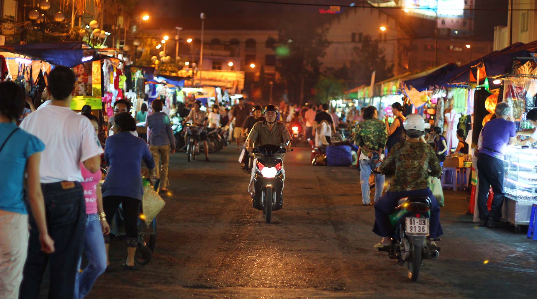 C34 Night - Saigon Night Market