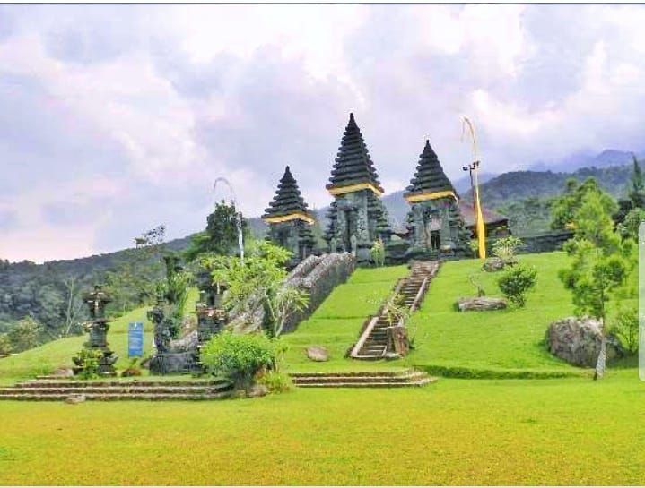 Pura Parahyangan Agung Taman Sari Gunung Salak