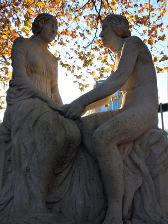Sculpture "Les fiançailles"