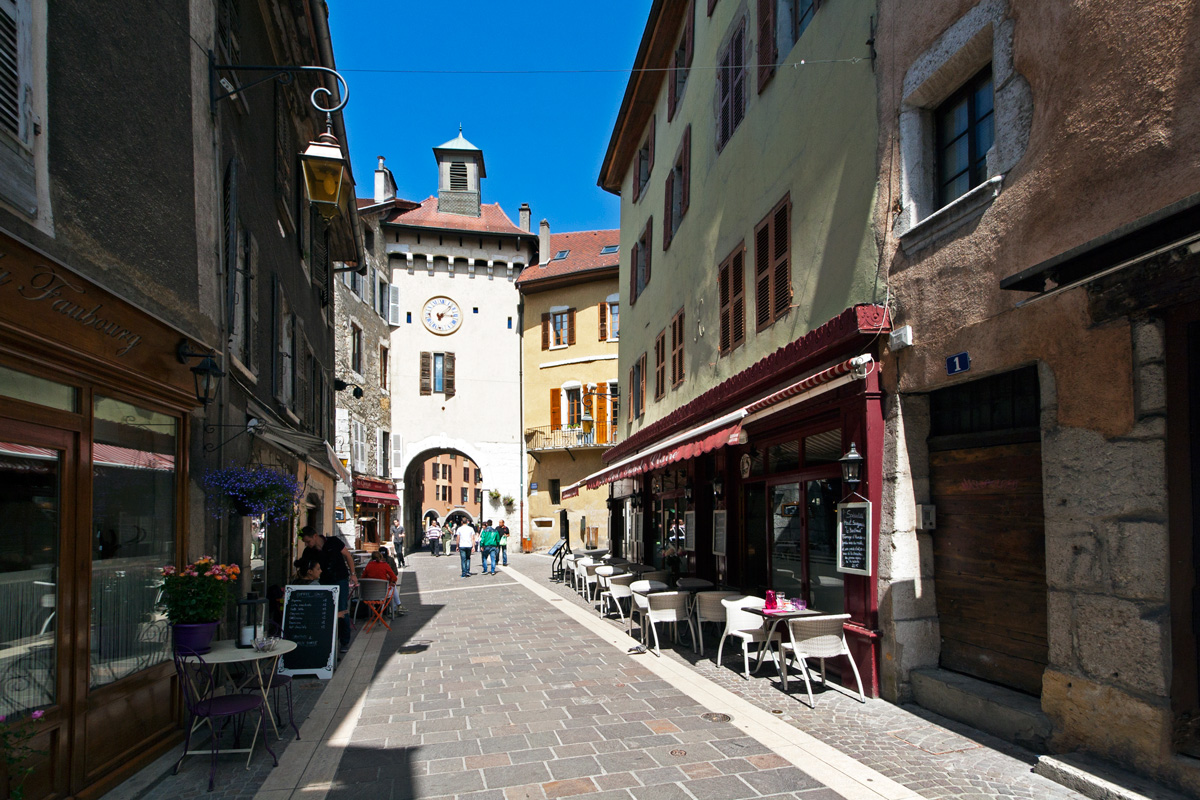 24 Du Faubourg