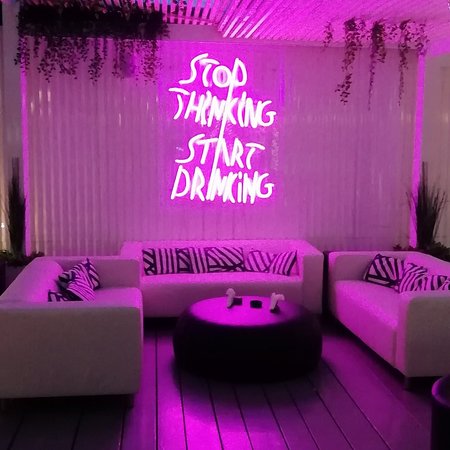 Etoile lounge bar