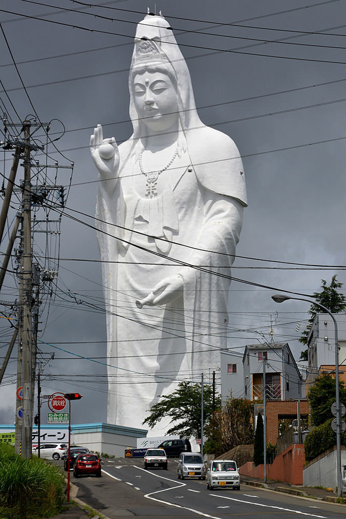 Statue of Tokino Minoru
