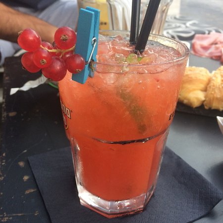 Madness Lounge Bar