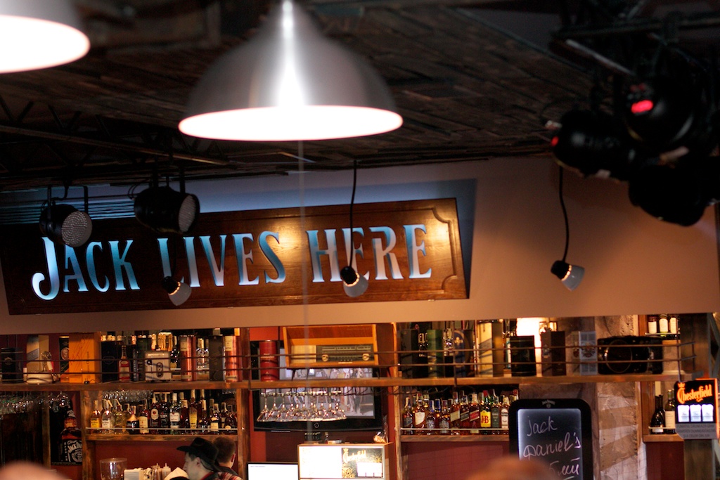 Tema Bar