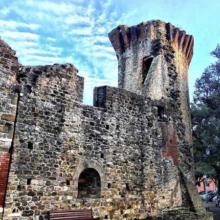 Castello dei Vescovi di Luni