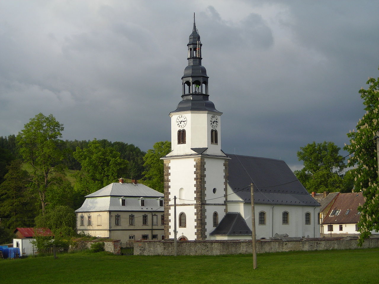 Kostel Cirkve Ceskoslovenske Husitske s Farou