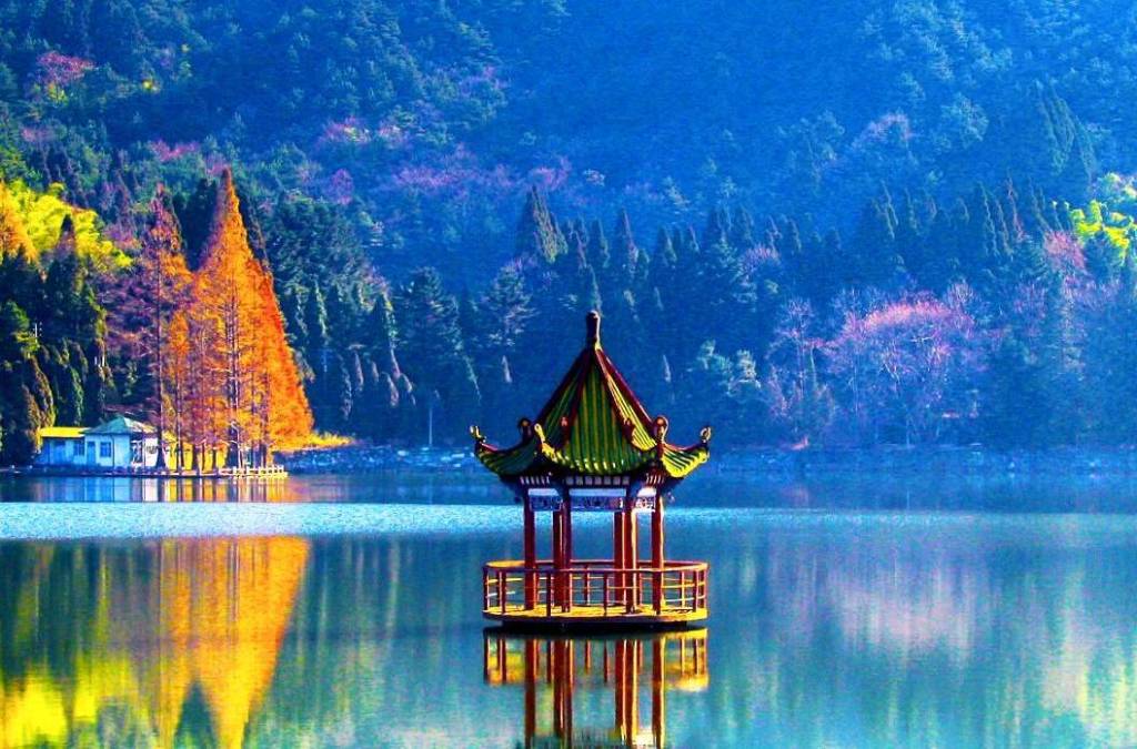 Huanglong Lake of Lushan Mountain