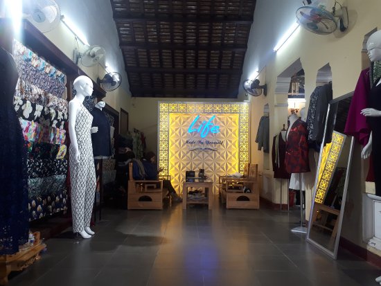 Life Clothes Shop