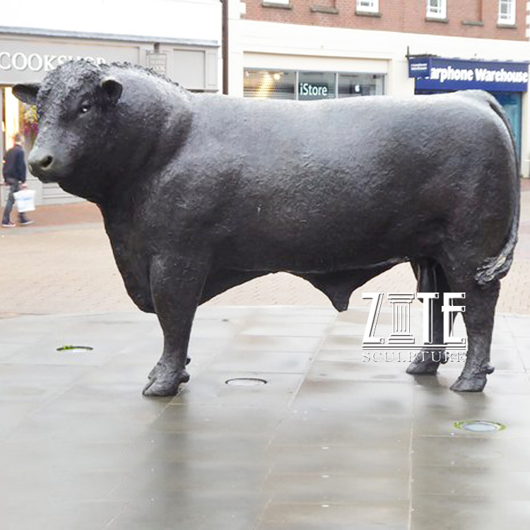 Hereford Bull Statue