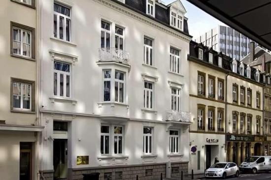 White House Luxembourg by Kader