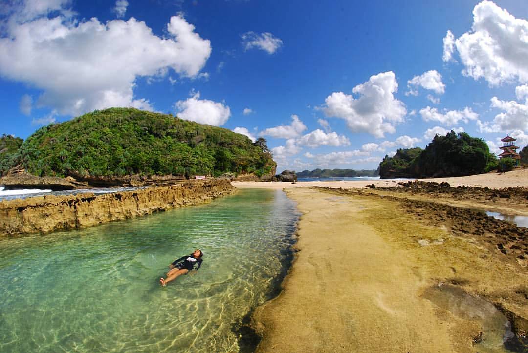 Batu Bengkung Beach