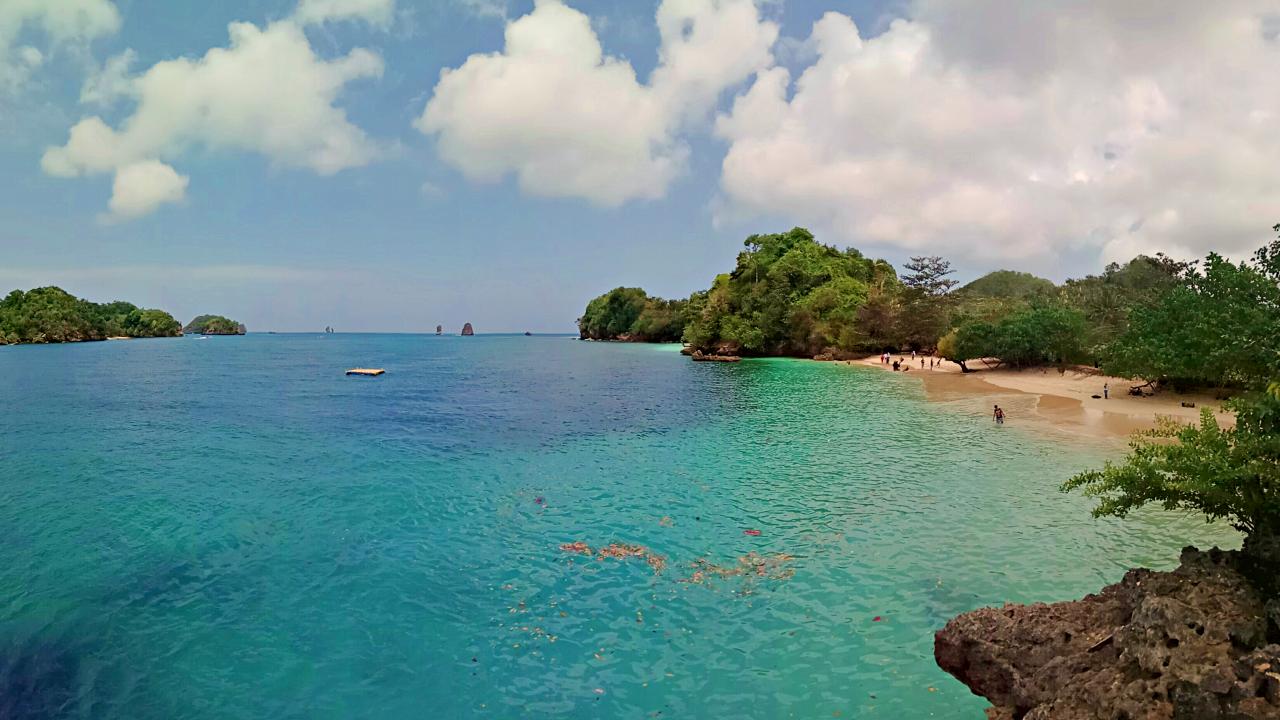 Three-Coloured Beach