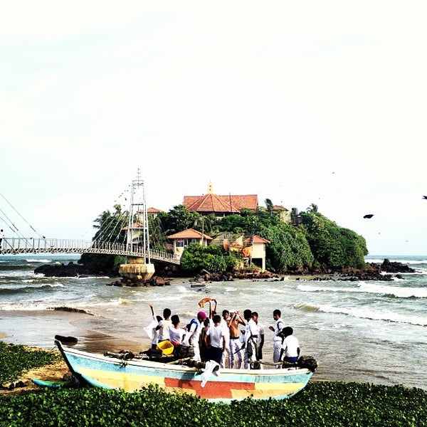 Matara Paravi Duwa Temple