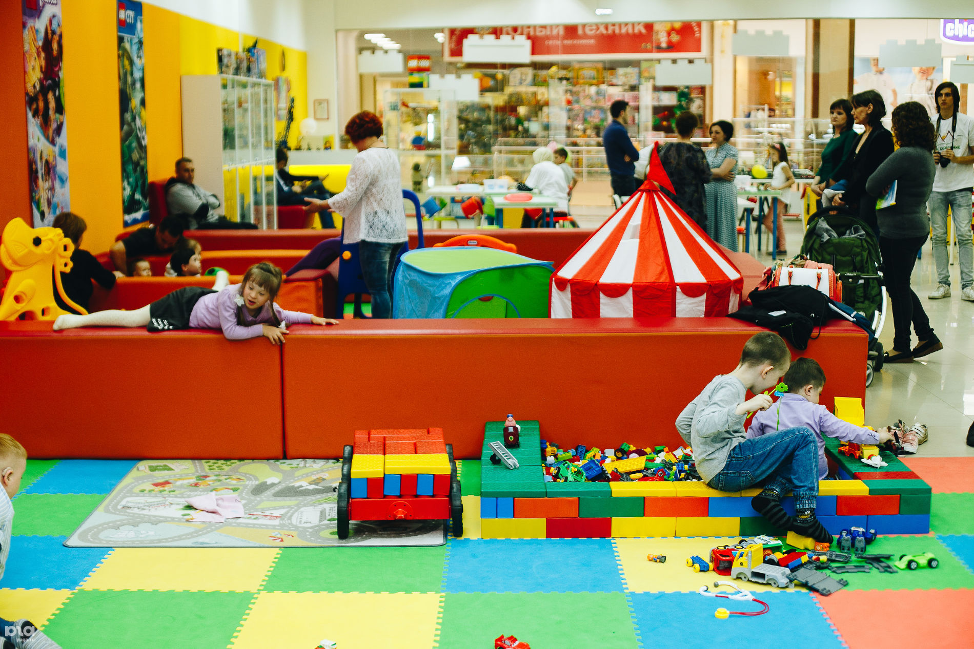 iQube Lego play center
