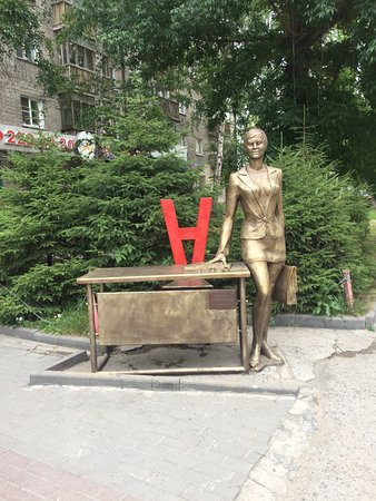 Sculpture Business Woman