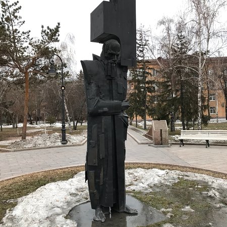 Monument Cross bearing
