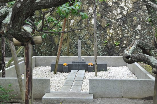 The Grave of Shimazaki Toson