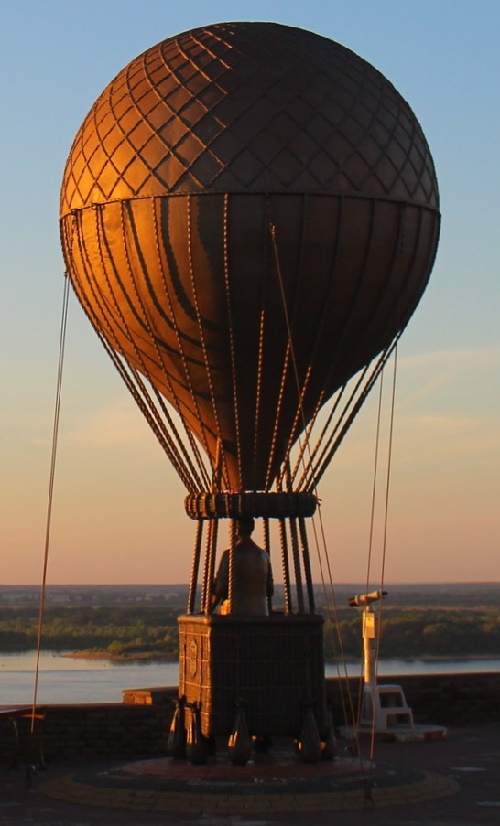 Monument to Jules Verne