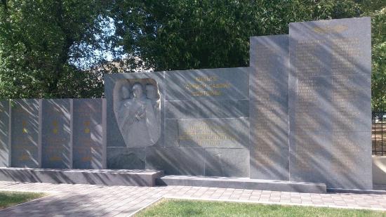 Monument to the Heroes-Polytechnics