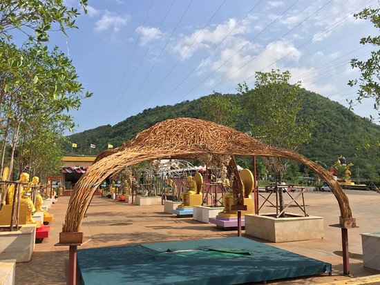 Luang Pu Thuat Temple