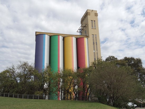 Silos Davis museo de arte contemporaneo