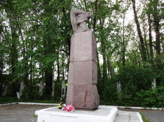 Monument to Karbyshev