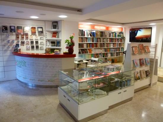 Petit Bookstore