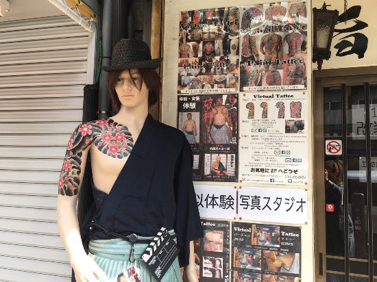 H&M's Tattoo Studio