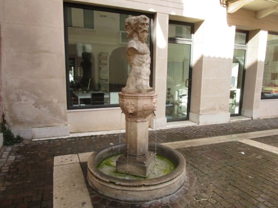 Fontana dei tre visi