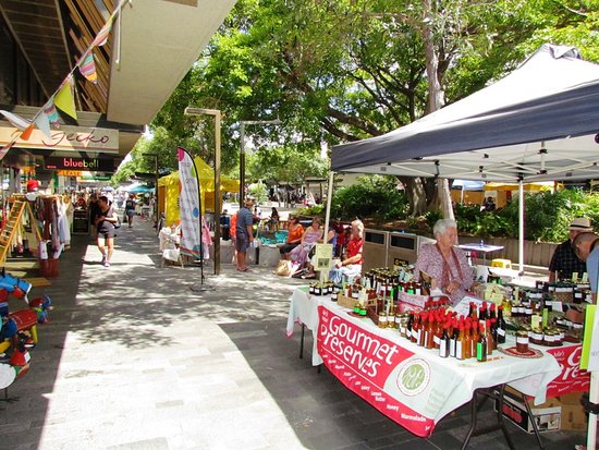 Sunday on Flinders. Cotters Markets