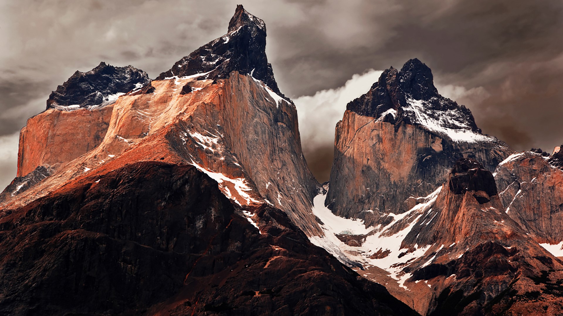 Cordillera Paine Mountain Range