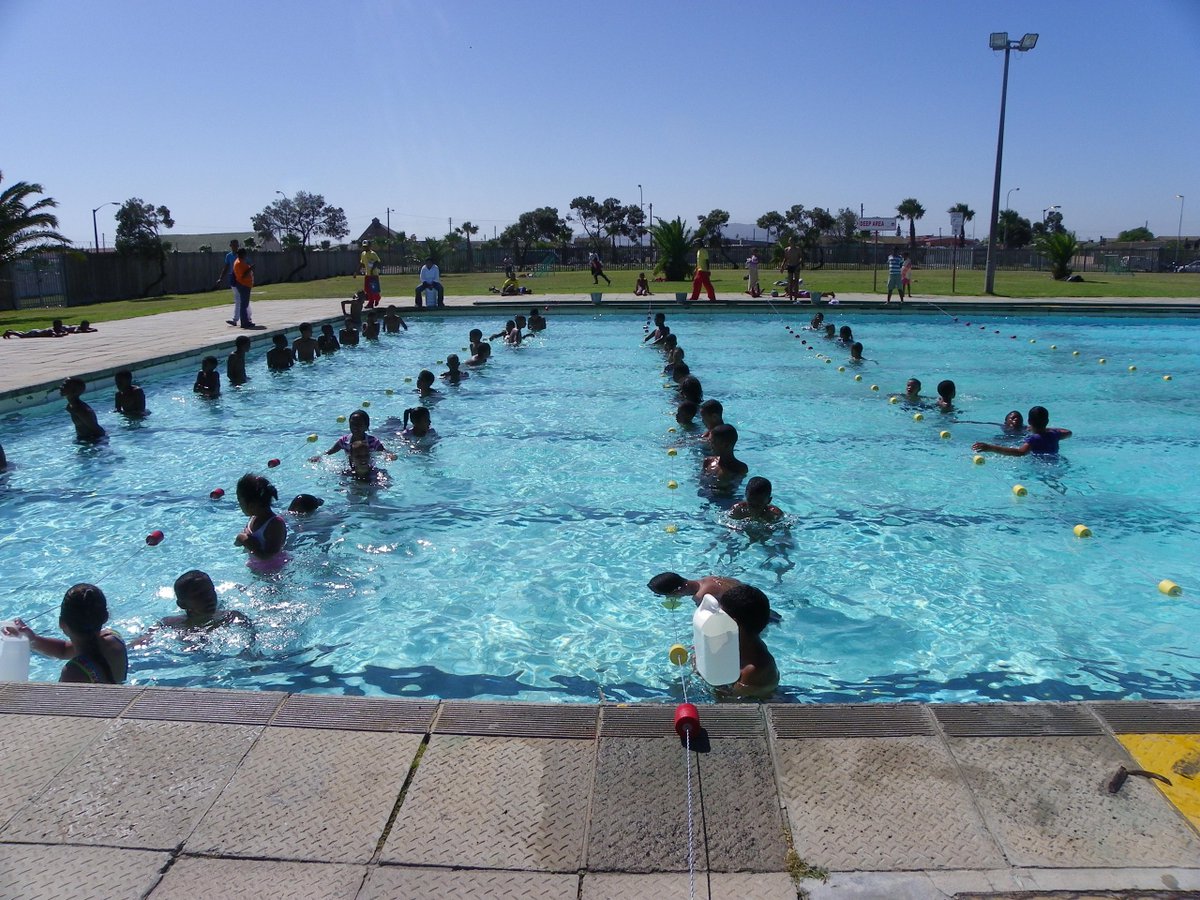 Shinjo Public Swimming Pool