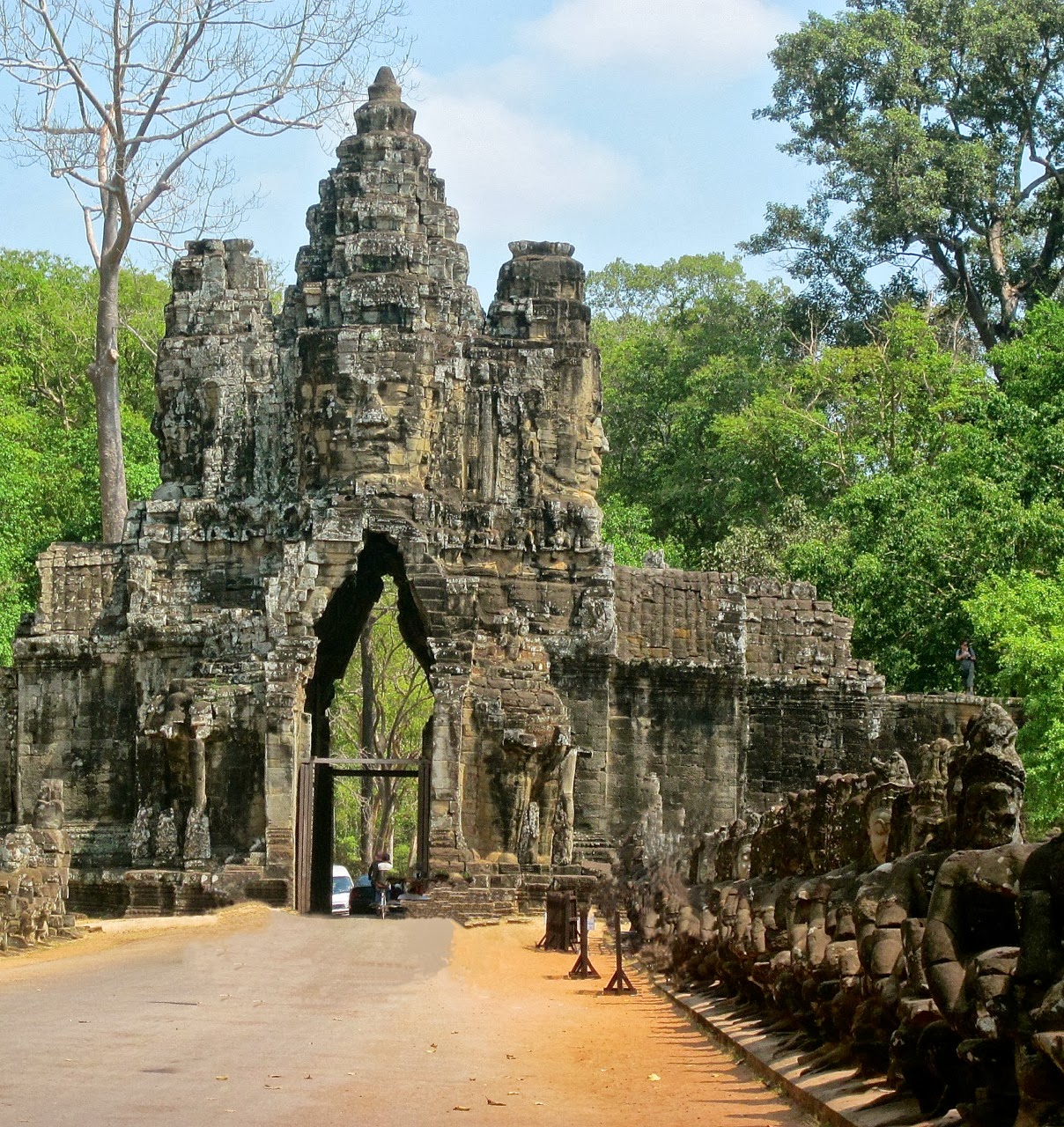 Angkor Entertain Tour