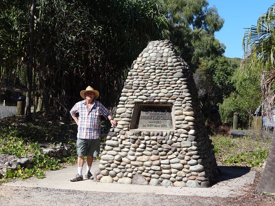 Lieutenant James Cook Monument Cairn
