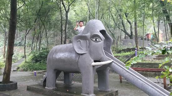 Shiliandong National Forest Park