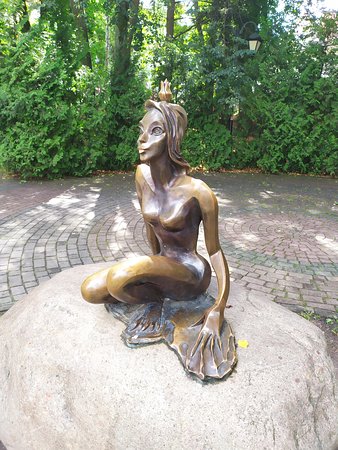 Sculpture Tsarevna-Lyagushka