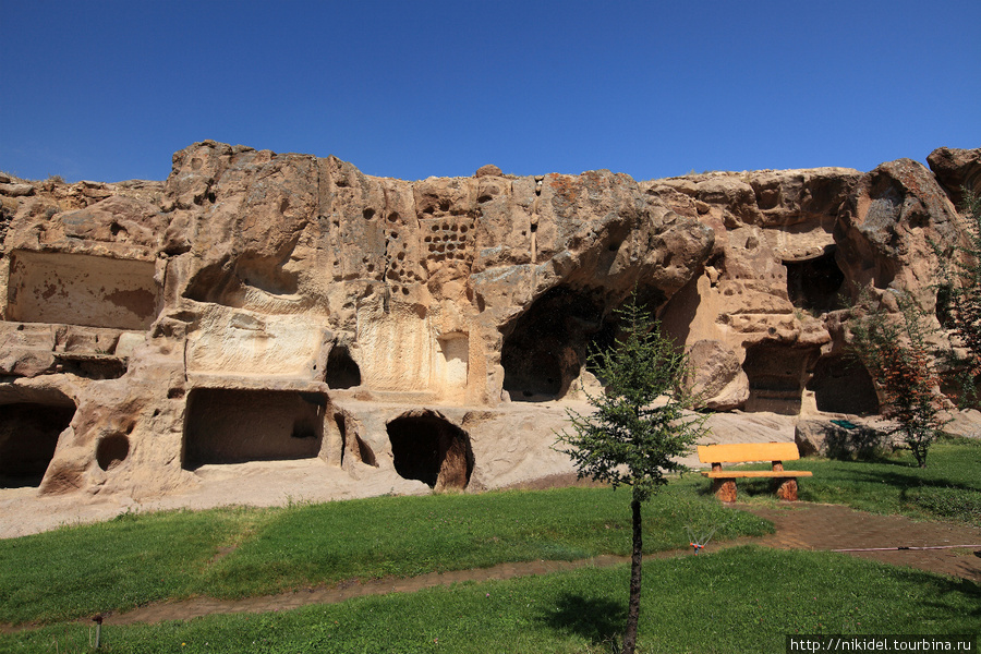 Eski Gumusler Monastery
