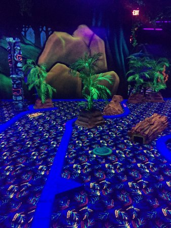 Funfuzion Glow Mini Golf