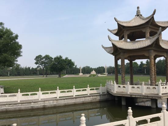 Shun Emperor Cemetery Temple
