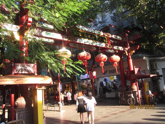 HuaQiaoXinCun Lu BuXingJie