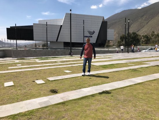 Edificio de la UNASUR