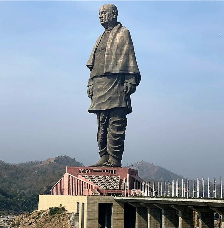 Statue of Djilali Bounaama