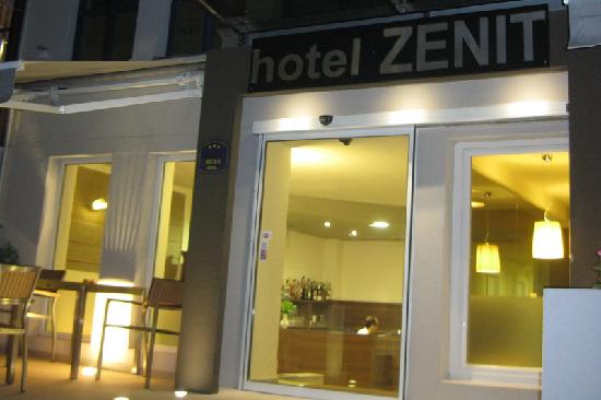 Zenit Books Bar