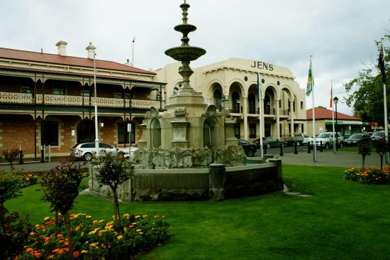 The Riddoch & Main Corner Complex