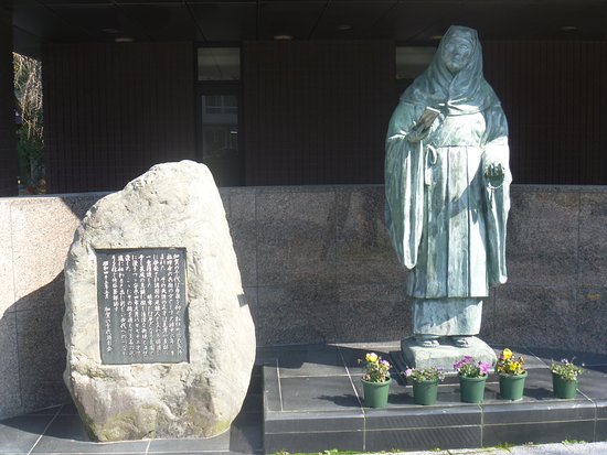 Statue of Kagano Chiyojo