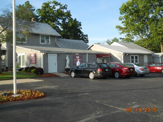 Chestnut Fine Arts Center