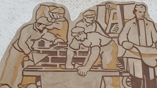 Reliefs "Szenen aus dem Arbeitsleben"