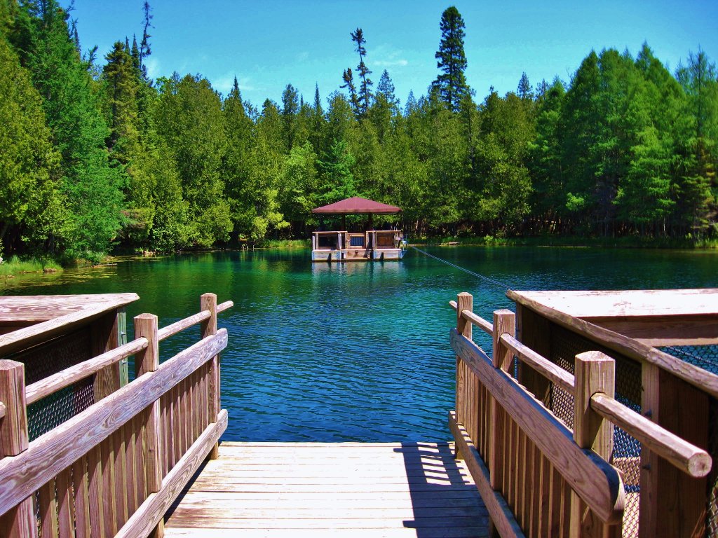 Kitch-Iti-Kipi (The Big Spring)