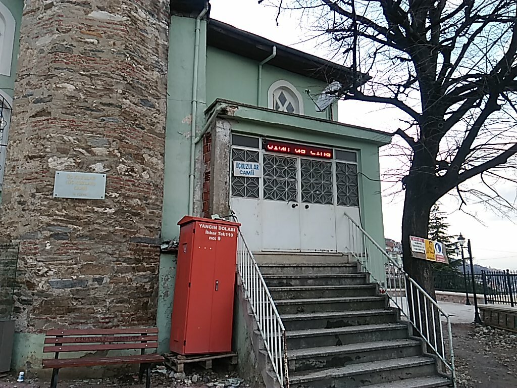 Uc Kuzular Camii
